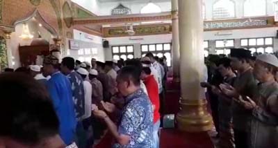 Kapolsek Payung Sekaki Shalat Ghaib Bersama Jamaah Masjid As-Syakirin